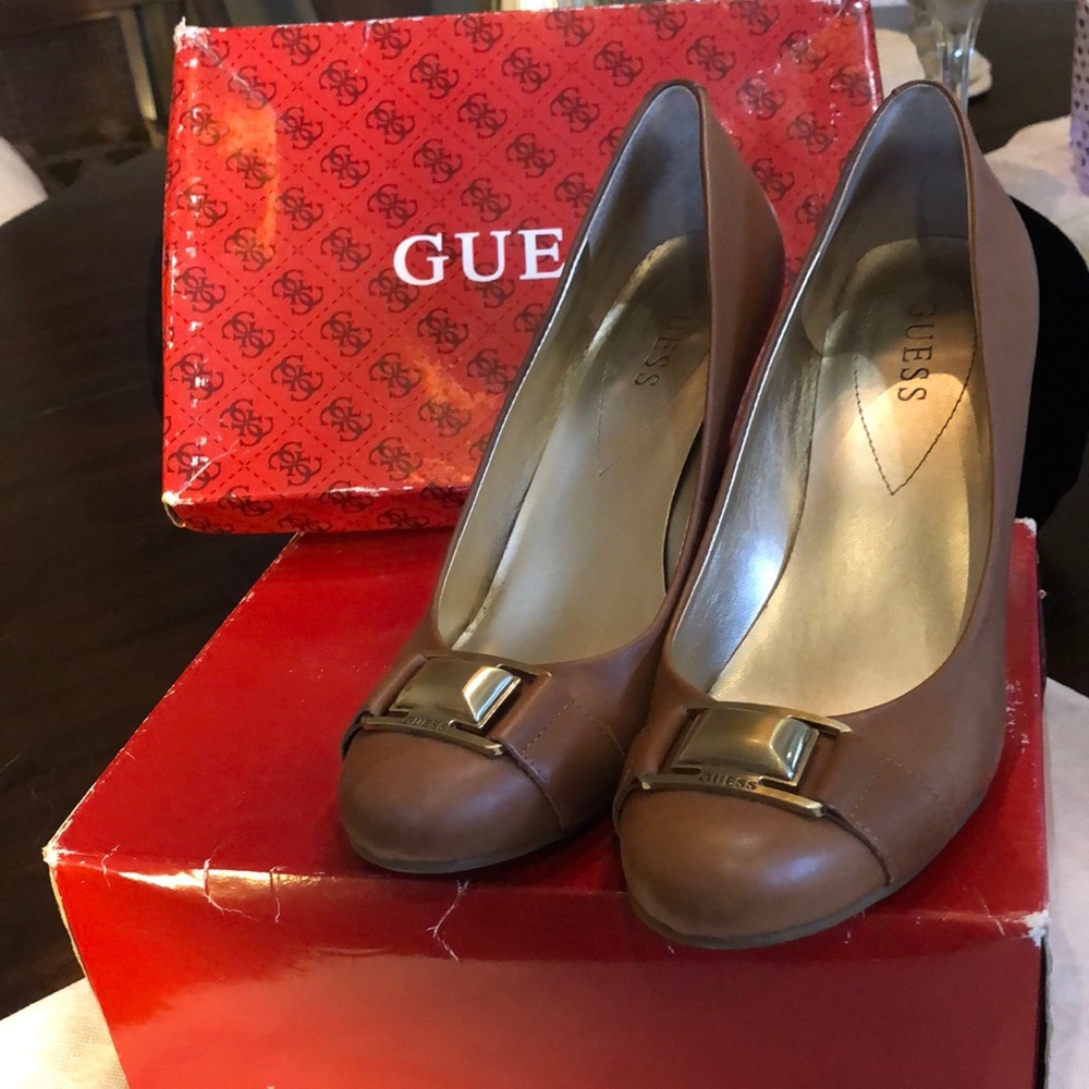 Guess light brown leather brushed gold logo detail stacked wedge shoes + box